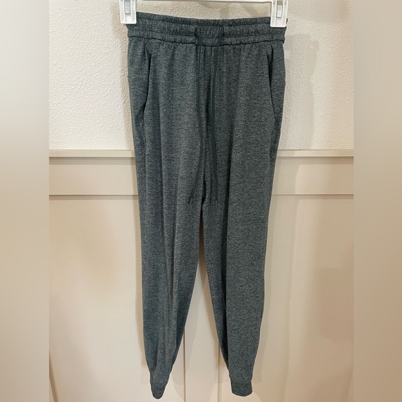 Lululemon Women’s Soft Jersey Classic Fit Mid Rise Green Jogger Size 0 - Picture 3 of 11